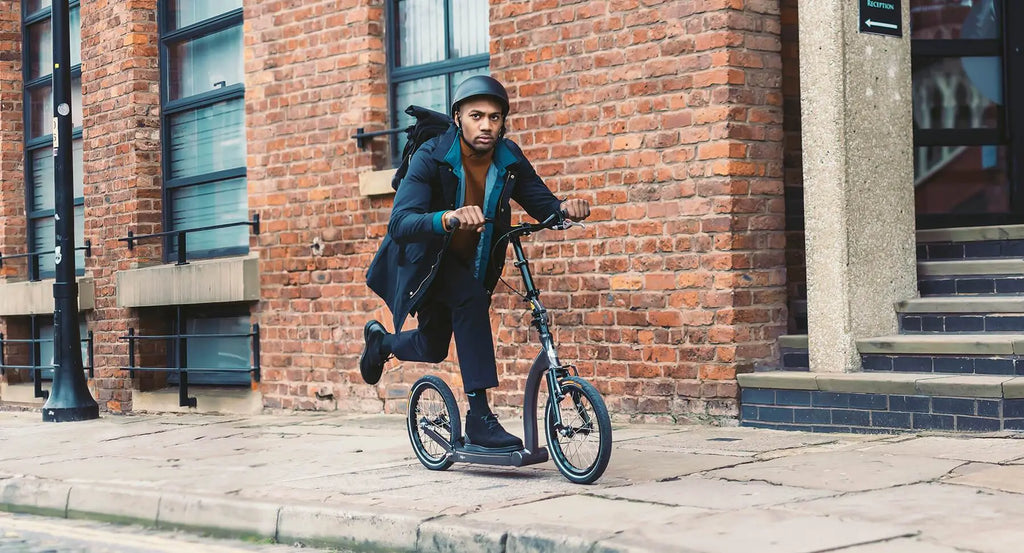 Scooter law UK, scooter on pavement, adult kick scooter